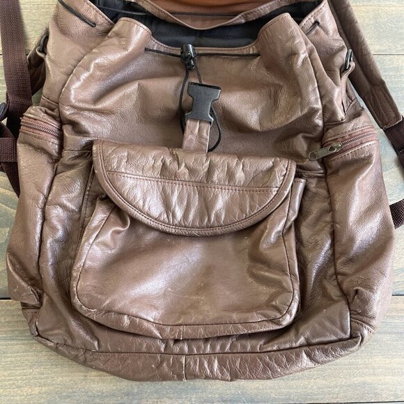 Vintage Faux Leather Caramel Brown Backpack w/Cinch & Roomy Zip Pockets (X7) - Picture 3 of 8